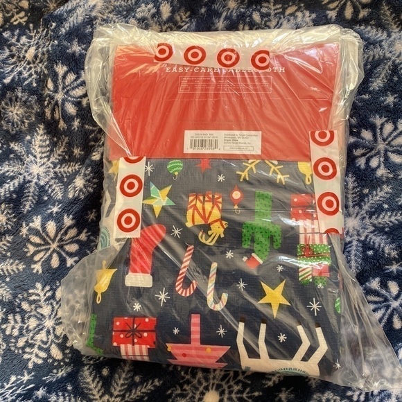 NWT SEALED WONDERSHOP CHRISTMAS WIPEABLE OBLONG TABLECLOTH 60in x 84in - Picture 3 of 4